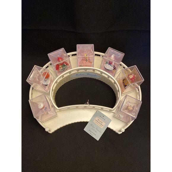 Madame Alexander “Merry Miniatures” Display Base & 7 Keepsake Collection Dolls - Picture 5 of 16